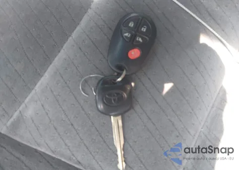 2015 Toyota Sienna Le 7 Passenger/Le 8 Passenger из США, поврежденный, VIN 5TDKK3DC8FS587644